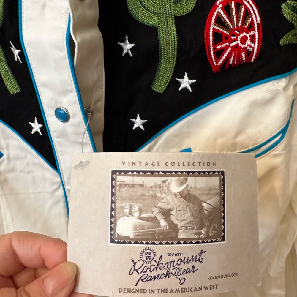 Western Embroidered Shirt with Cactus and Star Design.
NWT - Picture 4 of 5